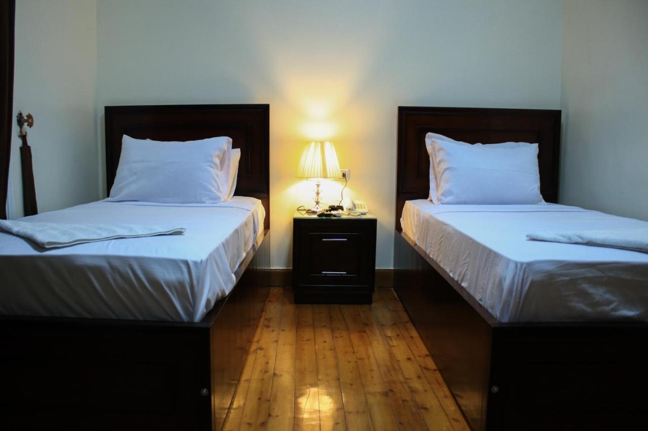 Kmt Hostal