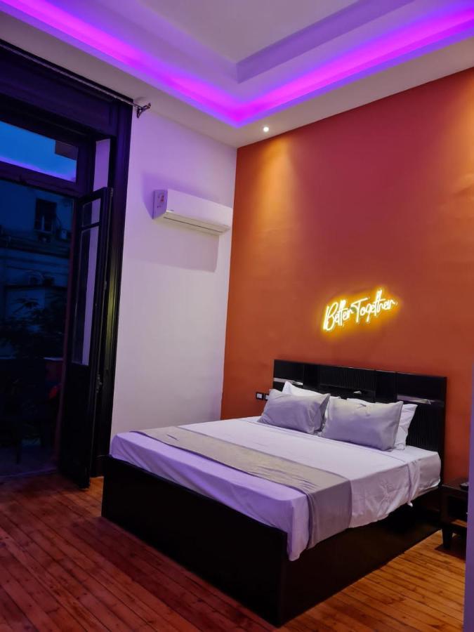 Hostal Kmt *